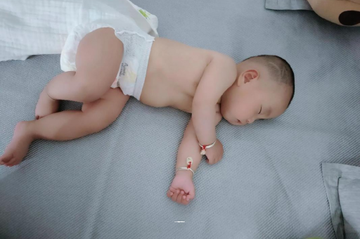 汕头几个月宝宝会抬头
